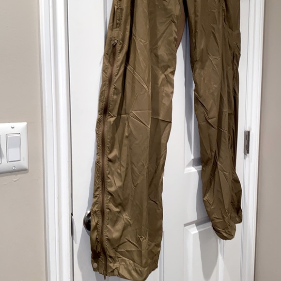 BEYOND Wind Pant NWT - Picture 10 of 16